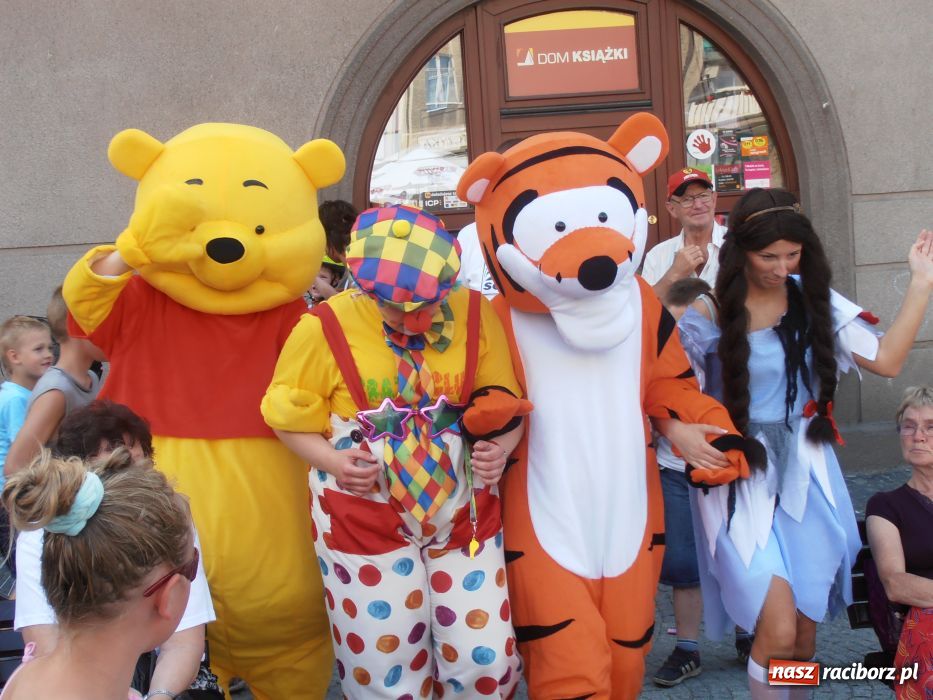 Zdjęcie w galerii na portalu naszraciborz.pl: Rodzinny fitness na powitanie lata wiadomości z regionu