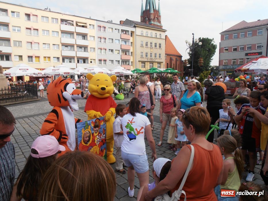 Zdjęcie w galerii na portalu naszraciborz.pl: Rodzinny fitness na powitanie lata wiadomości z regionu