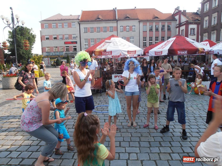 Zdjęcie w galerii na portalu naszraciborz.pl: Rodzinny fitness na powitanie lata wiadomości z regionu