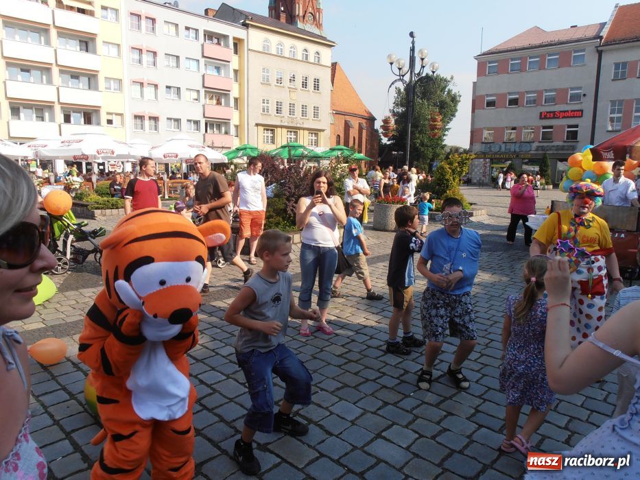 Zdjęcie w galerii na portalu naszraciborz.pl: Rodzinny fitness na powitanie lata wiadomości z regionu