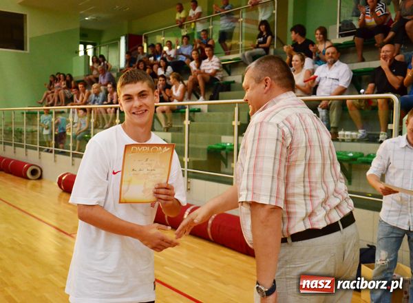 Zdjęcie w galerii na portalu naszraciborz.pl: Dywyta obroniła tytuł mistrza wiadomości z regionu
