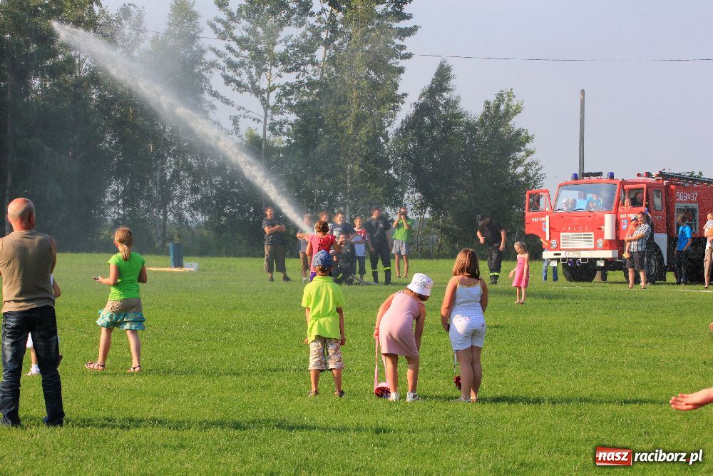 Zdjęcie w galerii na portalu naszraciborz.pl: Paralotnie na festynie rodzinnym w Kobyli wiadomości z regionu