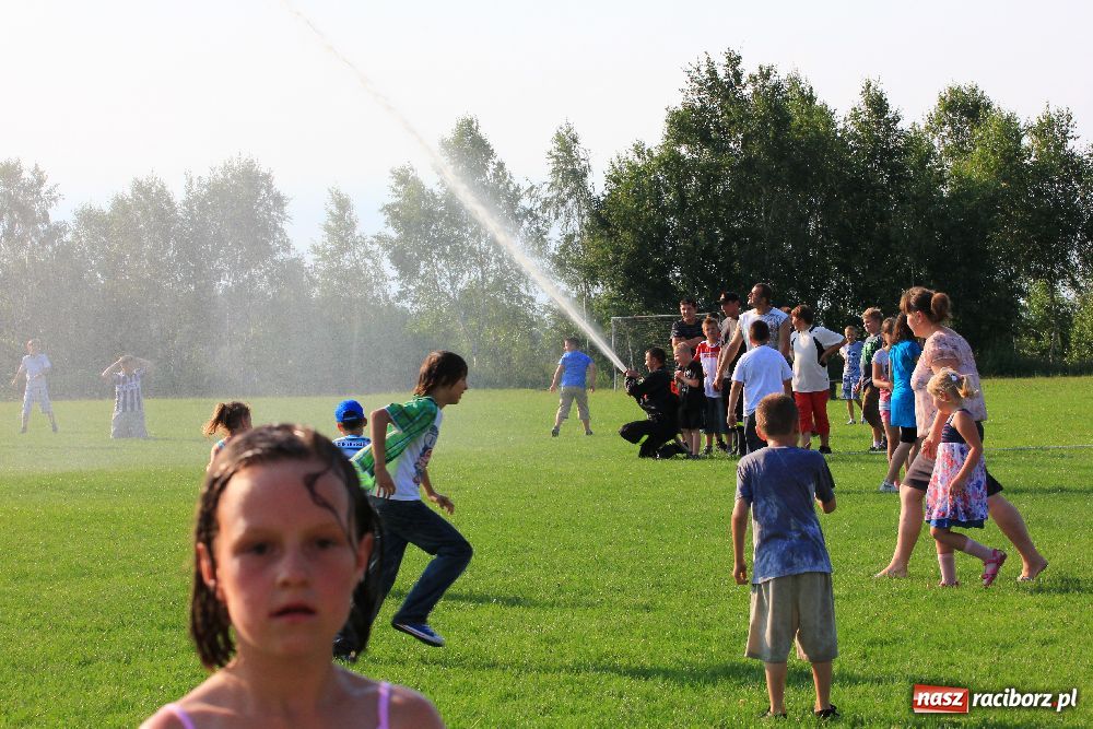 Zdjęcie w galerii na portalu naszraciborz.pl: Paralotnie na festynie rodzinnym w Kobyli wiadomości z regionu