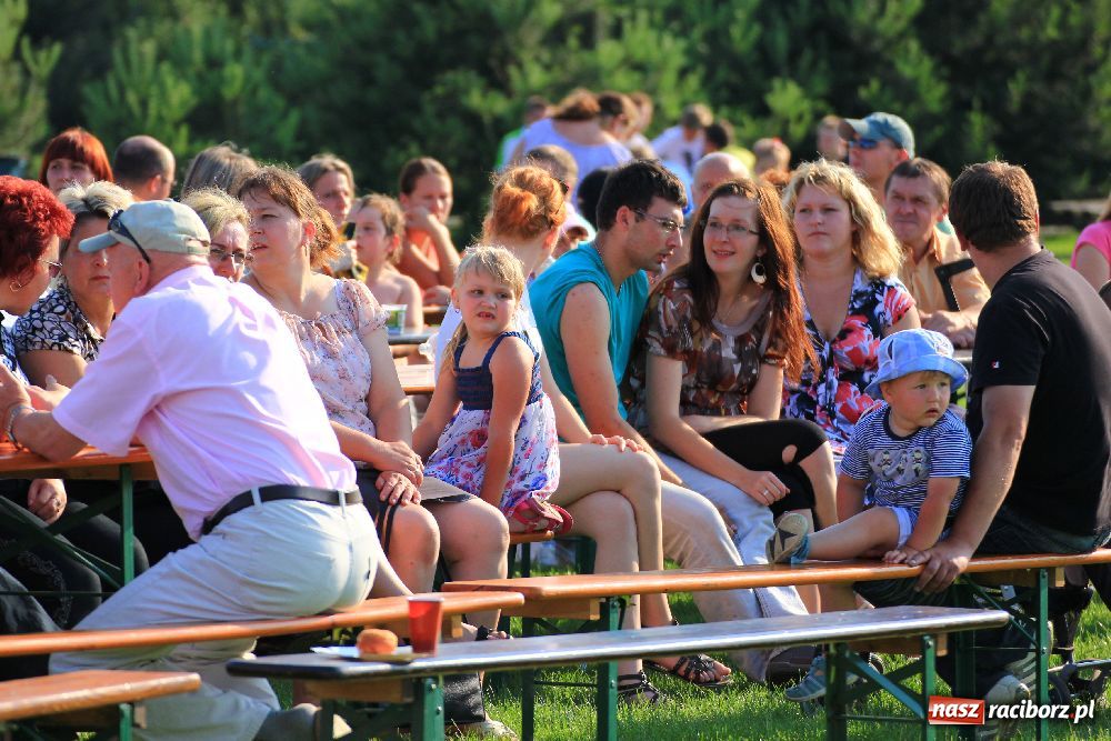 Zdjęcie w galerii na portalu naszraciborz.pl: Paralotnie na festynie rodzinnym w Kobyli wiadomości z regionu