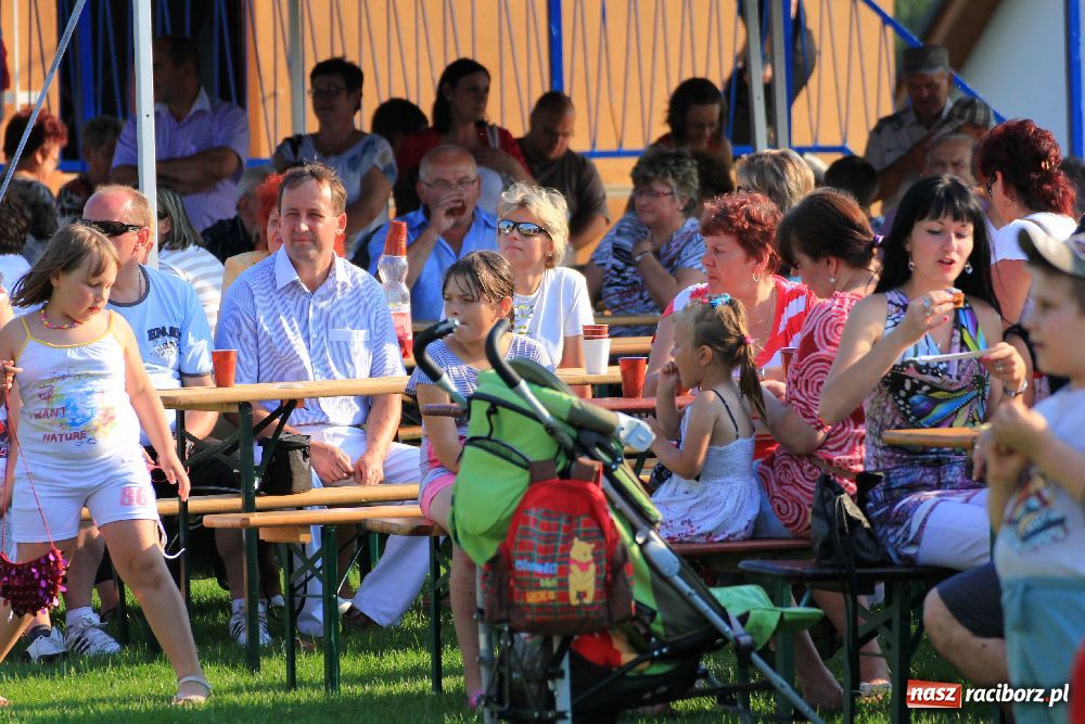 Zdjęcie w galerii na portalu naszraciborz.pl: Paralotnie na festynie rodzinnym w Kobyli wiadomości z regionu