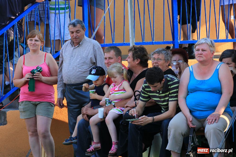 Zdjęcie w galerii na portalu naszraciborz.pl: Paralotnie na festynie rodzinnym w Kobyli wiadomości z regionu