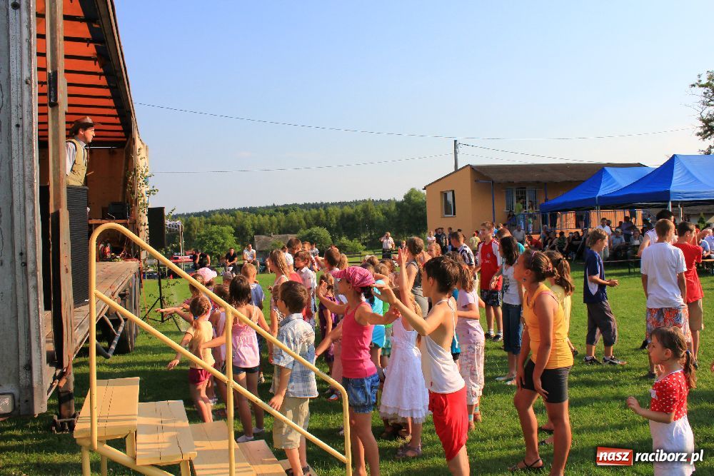 Zdjęcie w galerii na portalu naszraciborz.pl: Paralotnie na festynie rodzinnym w Kobyli wiadomości z regionu