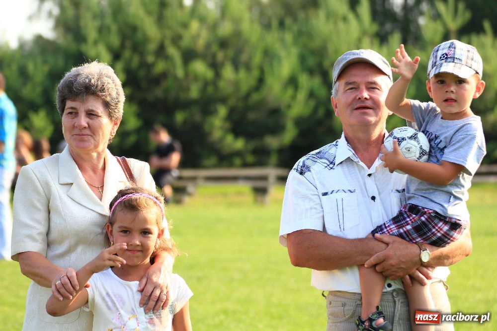 Zdjęcie w galerii na portalu naszraciborz.pl: Paralotnie na festynie rodzinnym w Kobyli wiadomości z regionu