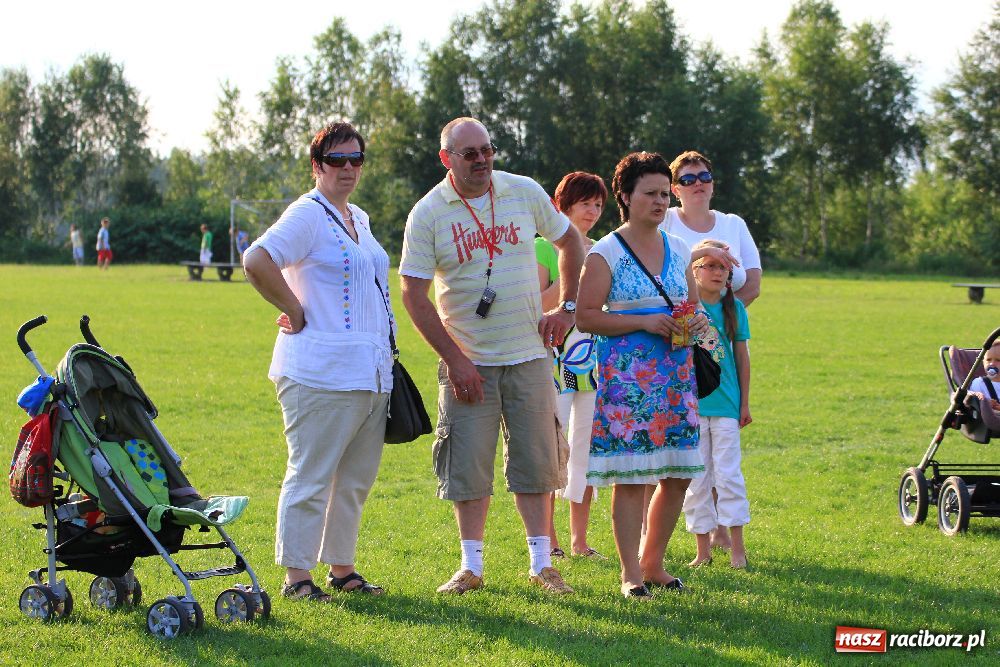 Zdjęcie w galerii na portalu naszraciborz.pl: Paralotnie na festynie rodzinnym w Kobyli wiadomości z regionu