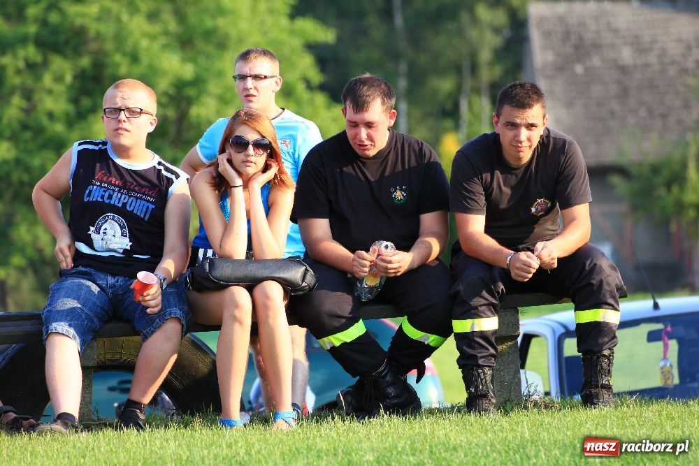 Zdjęcie w galerii na portalu naszraciborz.pl: Paralotnie na festynie rodzinnym w Kobyli wiadomości z regionu