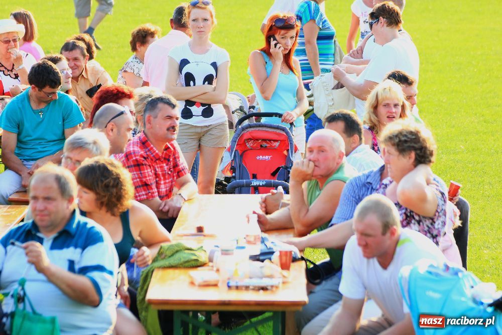 Zdjęcie w galerii na portalu naszraciborz.pl: Paralotnie na festynie rodzinnym w Kobyli wiadomości z regionu