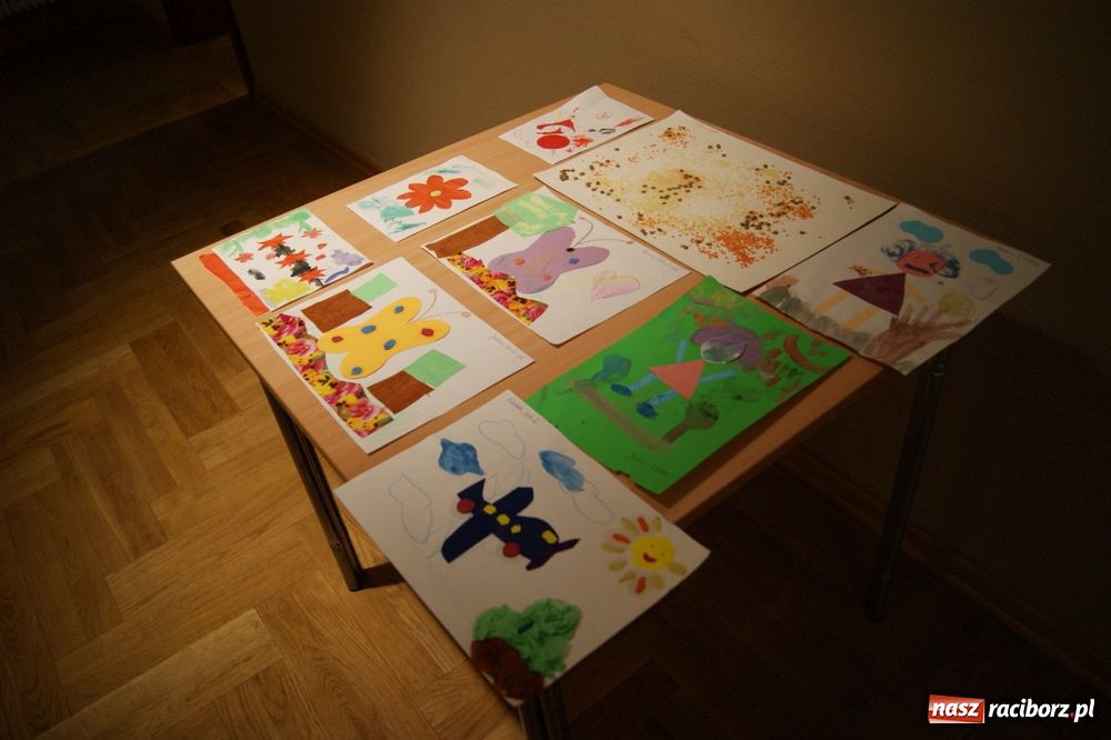 Zdjęcie w galerii na portalu naszraciborz.pl: Młodzi plastycy z RCK mają wystawę wiadomości z regionu