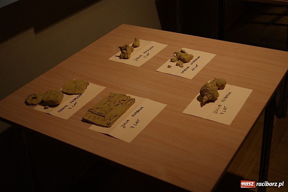 Zdjęcie w galerii na portalu naszraciborz.pl: Młodzi plastycy z RCK mają wystawę wiadomości z regionu