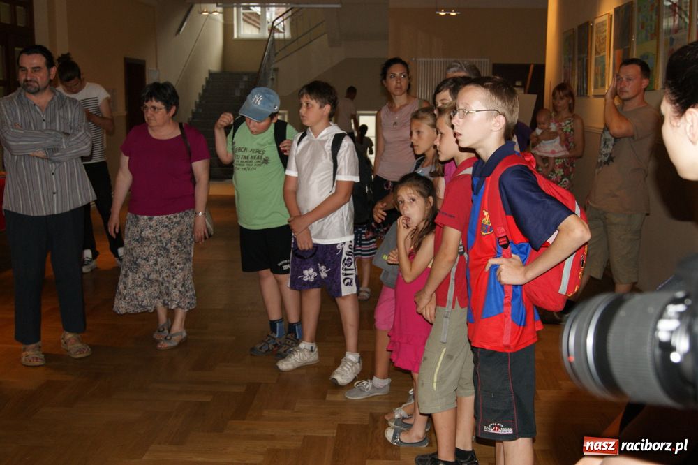 Zdjęcie w galerii na portalu naszraciborz.pl: Młodzi plastycy z RCK mają wystawę wiadomości z regionu