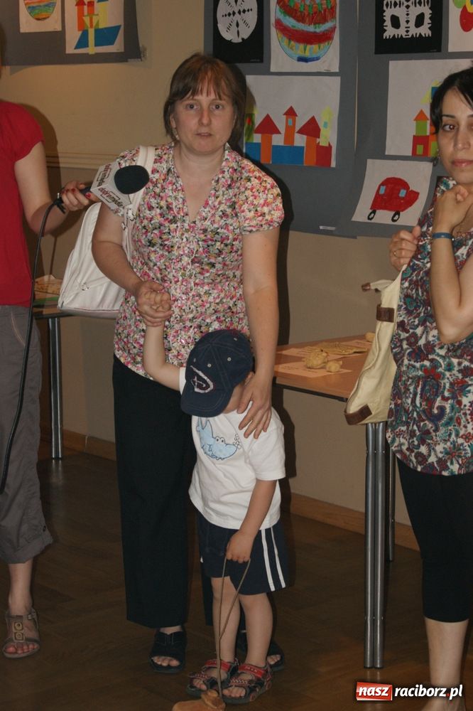 Zdjęcie w galerii na portalu naszraciborz.pl: Młodzi plastycy z RCK mają wystawę wiadomości z regionu