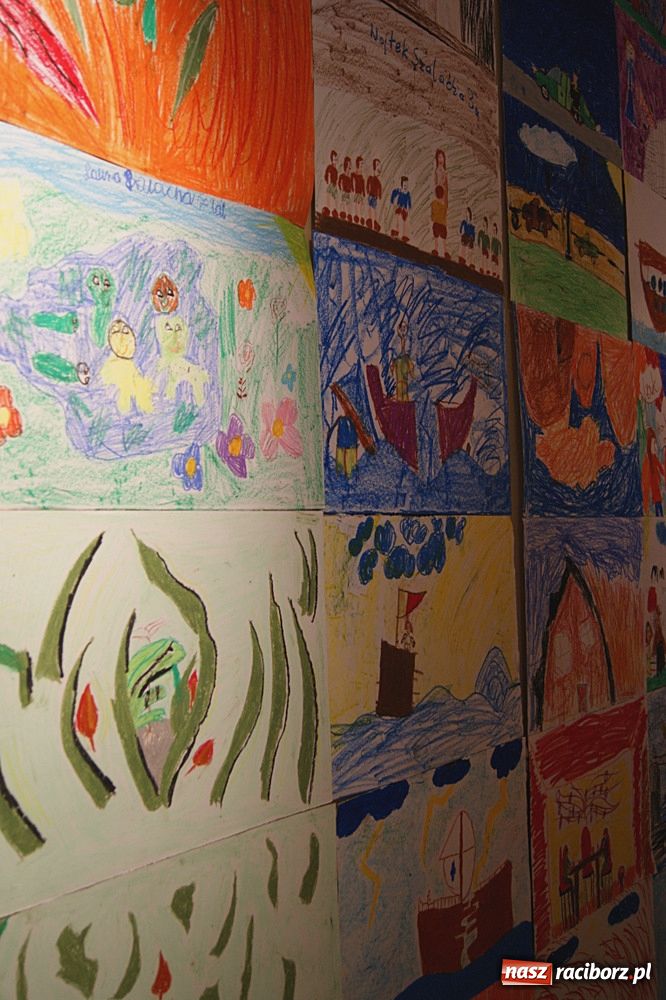 Zdjęcie w galerii na portalu naszraciborz.pl: Młodzi plastycy z RCK mają wystawę wiadomości z regionu