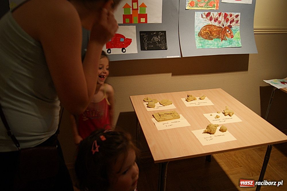 Zdjęcie w galerii na portalu naszraciborz.pl: Młodzi plastycy z RCK mają wystawę wiadomości z regionu