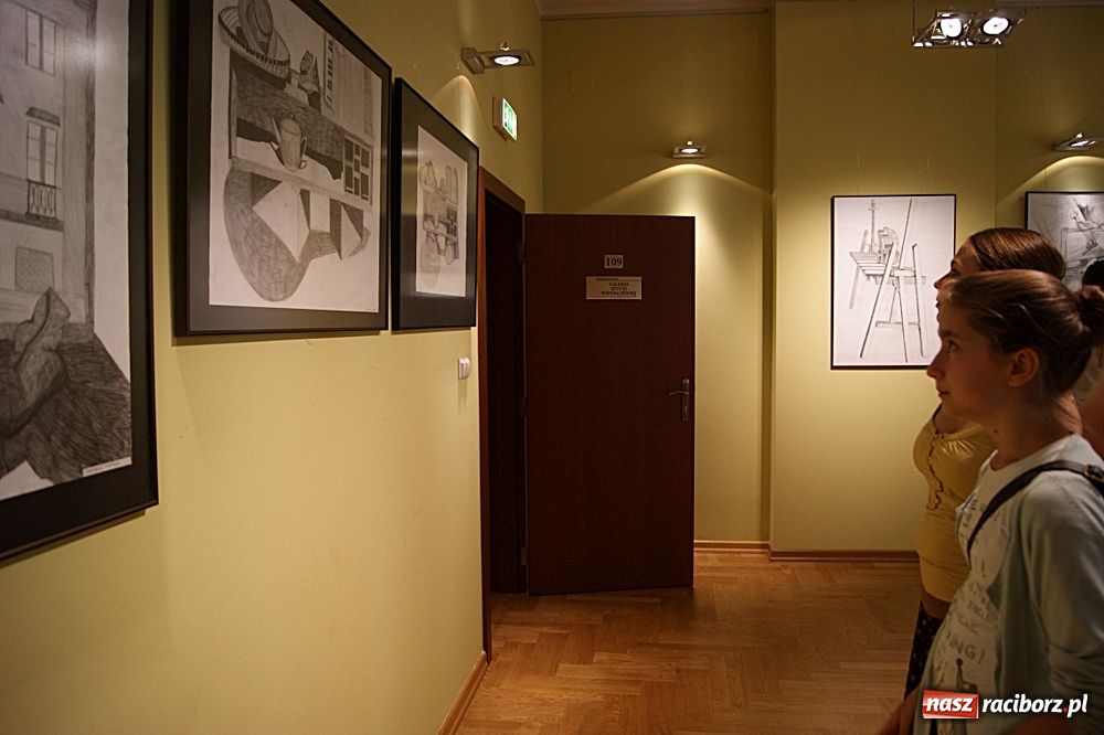 Zdjęcie w galerii na portalu naszraciborz.pl: Młodzi plastycy z RCK mają wystawę wiadomości z regionu