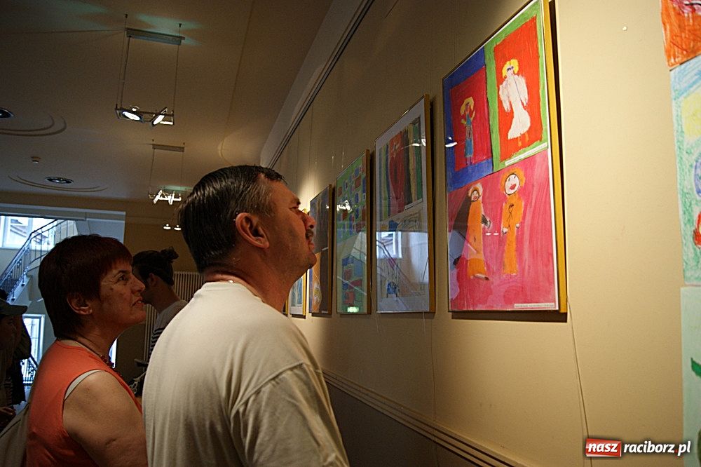 Zdjęcie w galerii na portalu naszraciborz.pl: Młodzi plastycy z RCK mają wystawę wiadomości z regionu