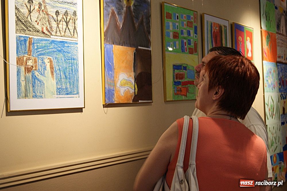 Zdjęcie w galerii na portalu naszraciborz.pl: Młodzi plastycy z RCK mają wystawę wiadomości z regionu