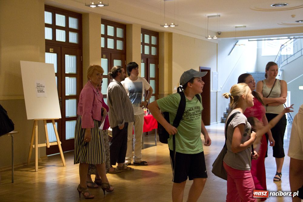 Zdjęcie w galerii na portalu naszraciborz.pl: Młodzi plastycy z RCK mają wystawę wiadomości z regionu