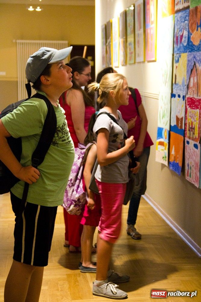 Zdjęcie w galerii na portalu naszraciborz.pl: Młodzi plastycy z RCK mają wystawę wiadomości z regionu