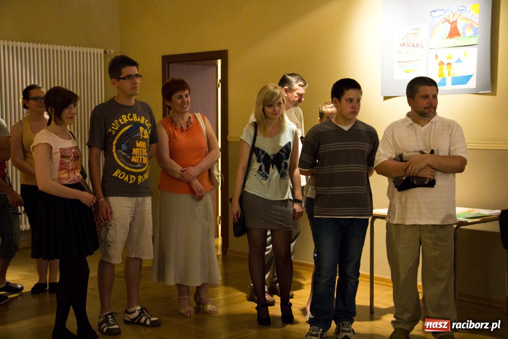 Zdjęcie w galerii na portalu naszraciborz.pl: Młodzi plastycy z RCK mają wystawę wiadomości z regionu