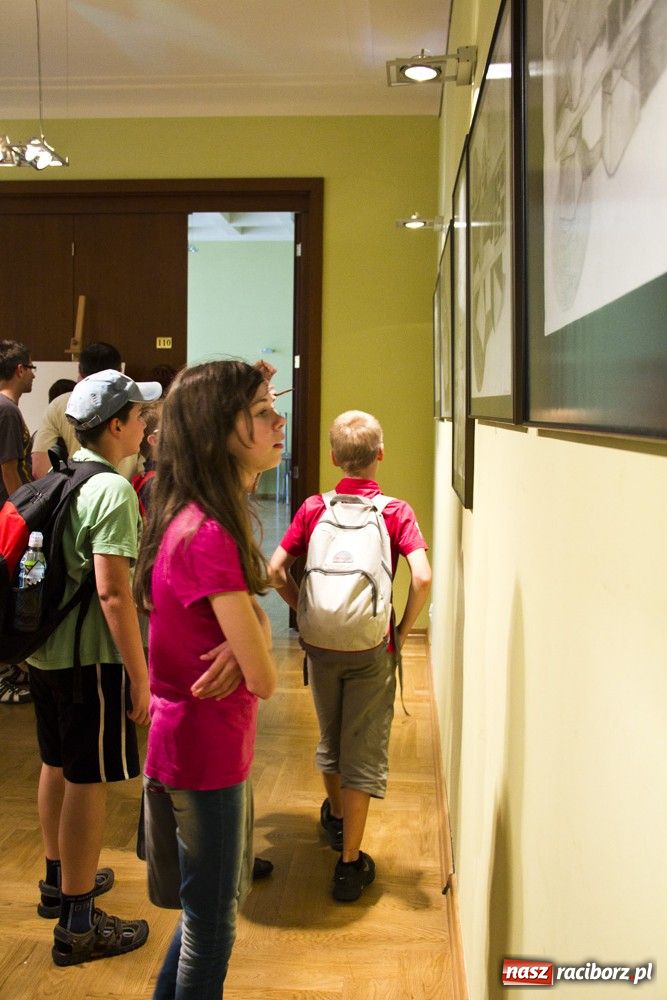 Zdjęcie w galerii na portalu naszraciborz.pl: Młodzi plastycy z RCK mają wystawę wiadomości z regionu