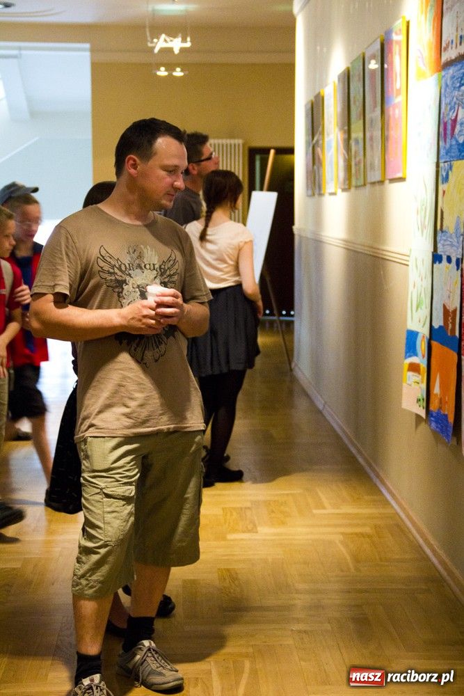 Zdjęcie w galerii na portalu naszraciborz.pl: Młodzi plastycy z RCK mają wystawę wiadomości z regionu