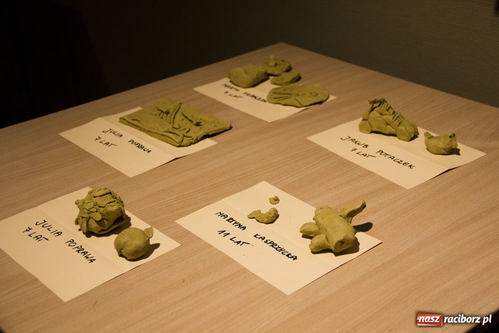 Zdjęcie w galerii na portalu naszraciborz.pl: Młodzi plastycy z RCK mają wystawę wiadomości z regionu