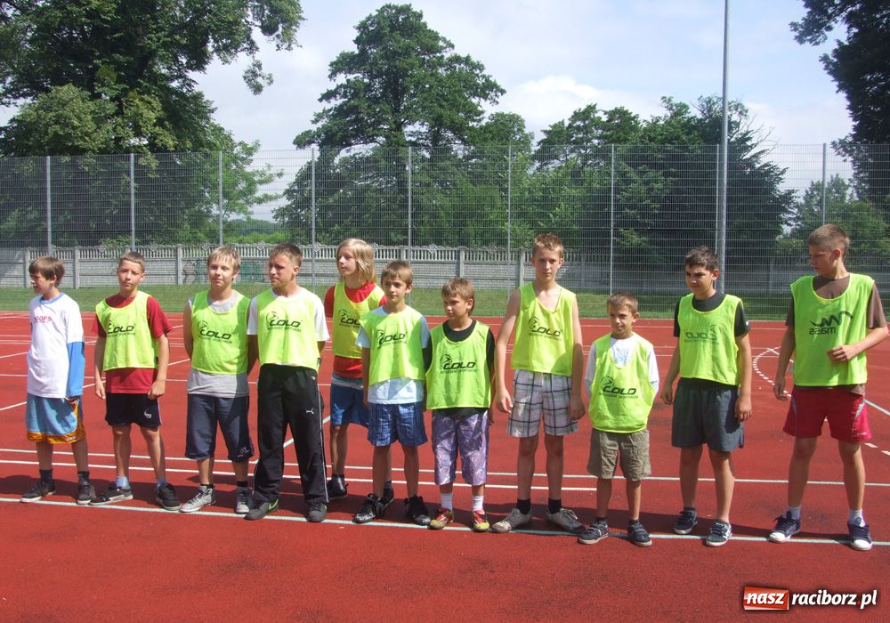 Zdjęcie w galerii na portalu naszraciborz.pl: Działają lokalnie. Zagrali mecz wiadomości z regionu
