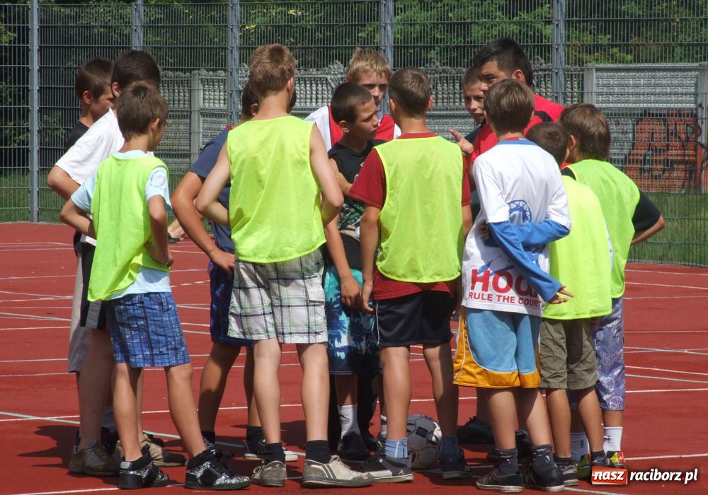 Zdjęcie w galerii na portalu naszraciborz.pl: Działają lokalnie. Zagrali mecz wiadomości z regionu