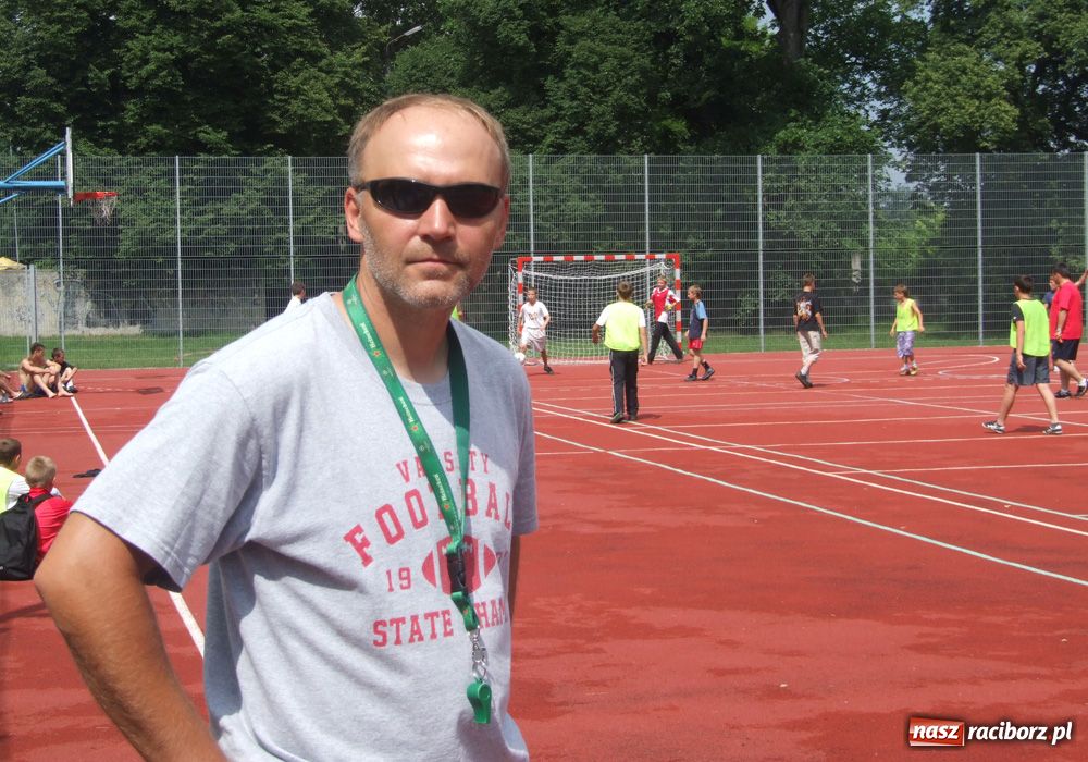 Zdjęcie w galerii na portalu naszraciborz.pl: Działają lokalnie. Zagrali mecz wiadomości z regionu