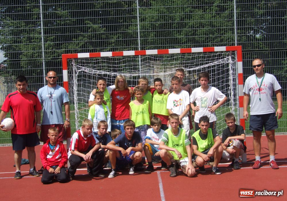 Zdjęcie w galerii na portalu naszraciborz.pl: Działają lokalnie. Zagrali mecz wiadomości z regionu