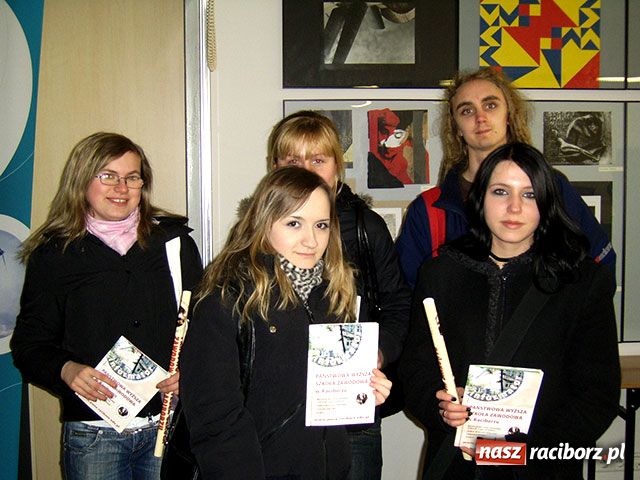 Zdjęcie w galerii na portalu naszraciborz.pl: Alma Mater kusi maturzystów wiadomości z regionu