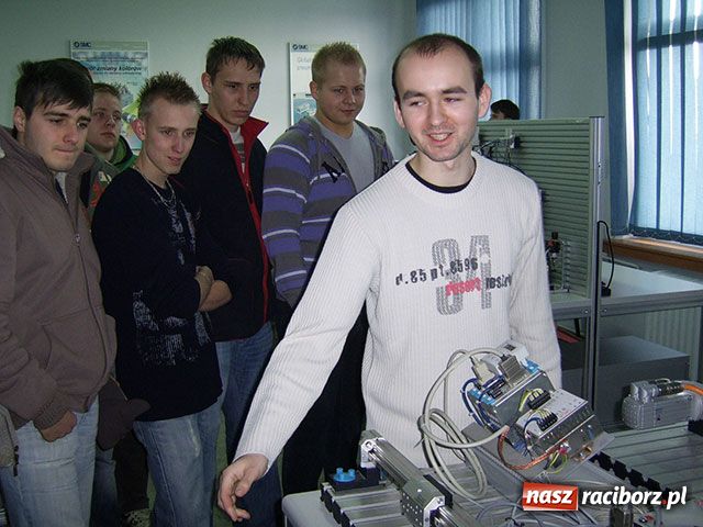 Zdjęcie w galerii na portalu naszraciborz.pl: Alma Mater kusi maturzystów wiadomości z regionu