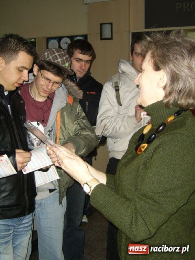 Zdjęcie w galerii na portalu naszraciborz.pl: Alma Mater kusi maturzystów wiadomości z regionu