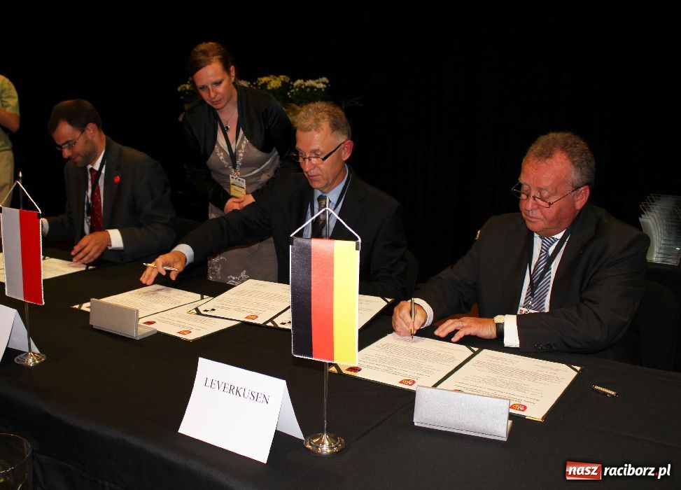 Zdjęcie w galerii na portalu naszraciborz.pl: Uczcili współpracę z Roth i Leverkusen wiadomości z regionu