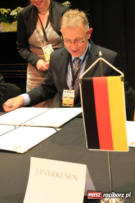 Zdjęcie w galerii na portalu naszraciborz.pl: Uczcili współpracę z Roth i Leverkusen wiadomości z regionu
