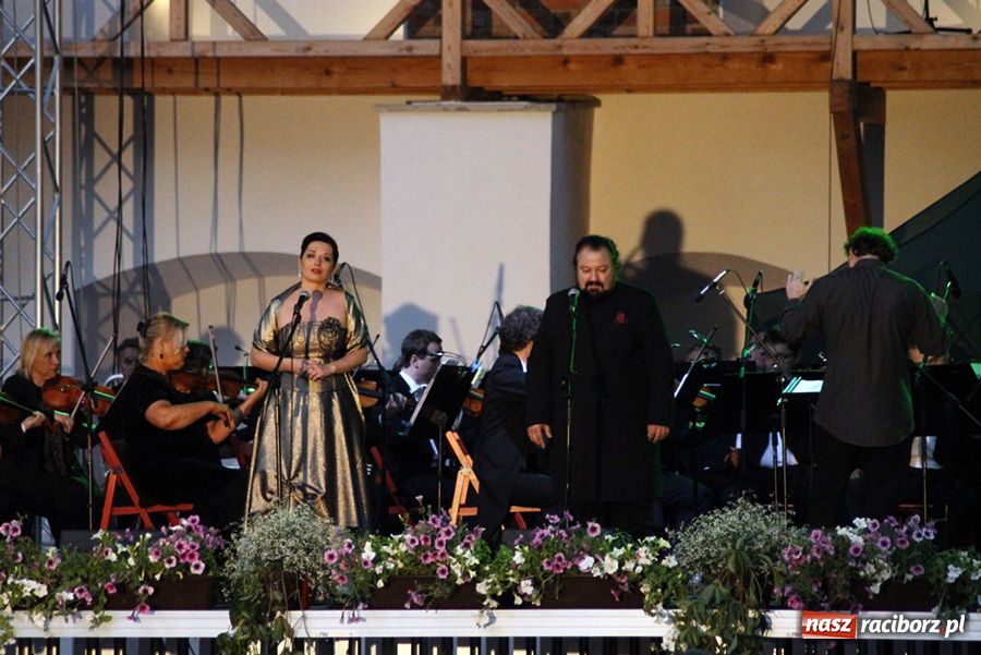 Zdjęcie w galerii na portalu naszraciborz.pl: Wspaniałe arie na zamkowym dziedzińcu wiadomości z regionu