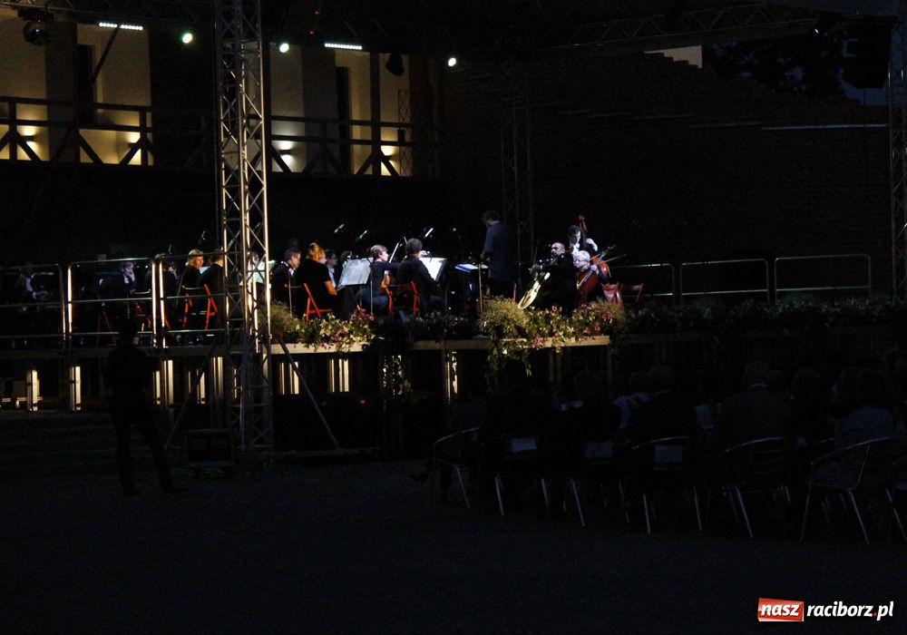 Zdjęcie w galerii na portalu naszraciborz.pl: Wspaniałe arie na zamkowym dziedzińcu wiadomości z regionu