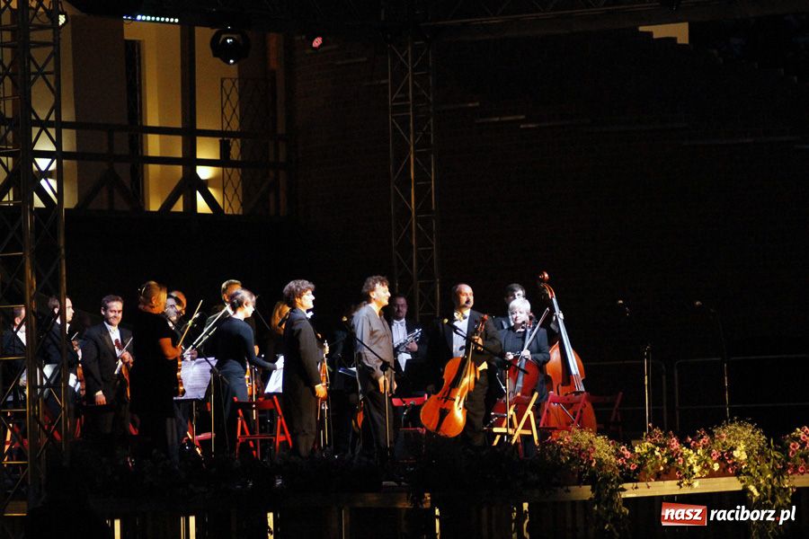 Zdjęcie w galerii na portalu naszraciborz.pl: Wspaniałe arie na zamkowym dziedzińcu wiadomości z regionu