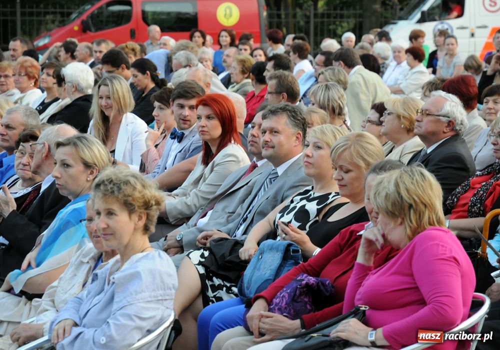 Zdjęcie w galerii na portalu naszraciborz.pl: Wspaniałe arie na zamkowym dziedzińcu wiadomości z regionu