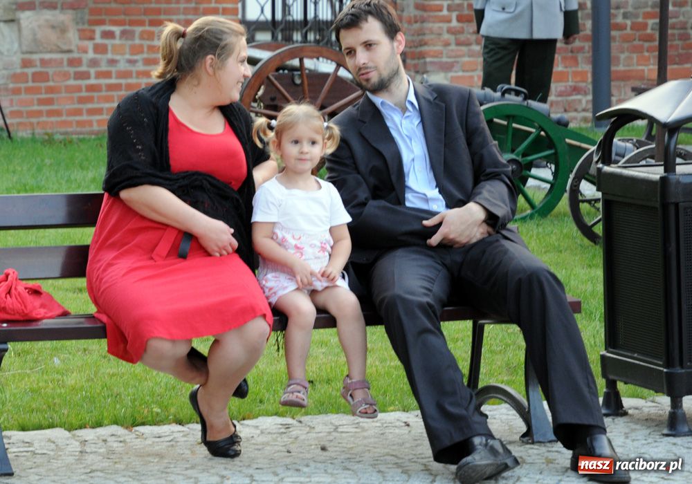 Zdjęcie w galerii na portalu naszraciborz.pl: Wspaniałe arie na zamkowym dziedzińcu wiadomości z regionu