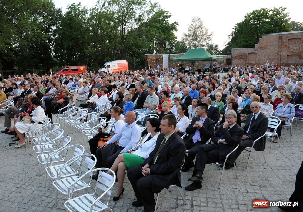 Zdjęcie w galerii na portalu naszraciborz.pl: Wspaniałe arie na zamkowym dziedzińcu wiadomości z regionu