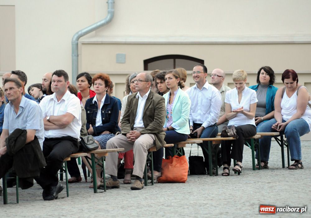 Zdjęcie w galerii na portalu naszraciborz.pl: Wspaniałe arie na zamkowym dziedzińcu wiadomości z regionu