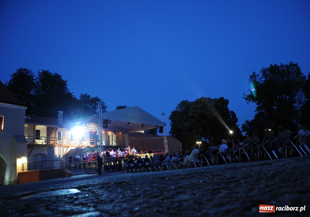 Zdjęcie w galerii na portalu naszraciborz.pl: Wspaniałe arie na zamkowym dziedzińcu wiadomości z regionu