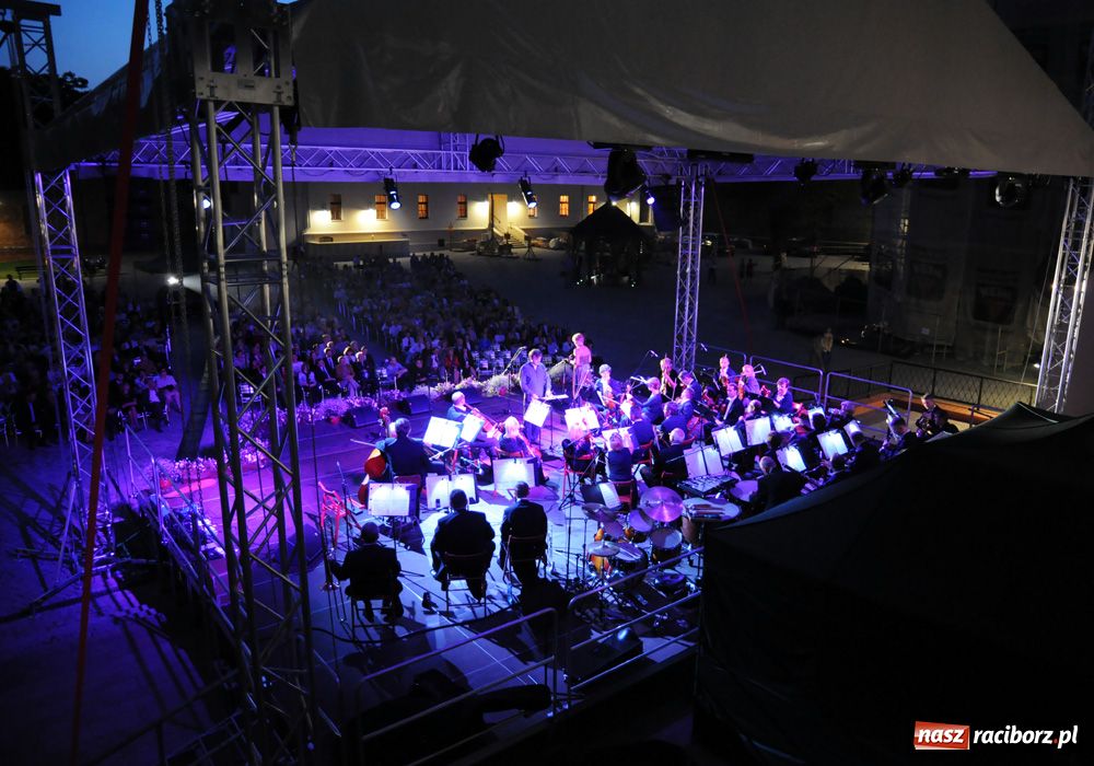 Zdjęcie w galerii na portalu naszraciborz.pl: Wspaniałe arie na zamkowym dziedzińcu wiadomości z regionu