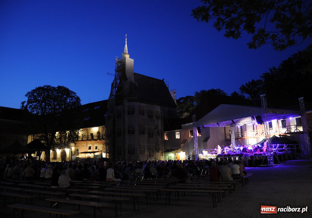 Zdjęcie w galerii na portalu naszraciborz.pl: Wspaniałe arie na zamkowym dziedzińcu wiadomości z regionu