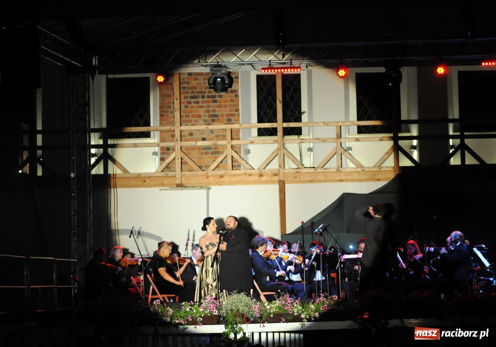 Zdjęcie w galerii na portalu naszraciborz.pl: Wspaniałe arie na zamkowym dziedzińcu wiadomości z regionu
